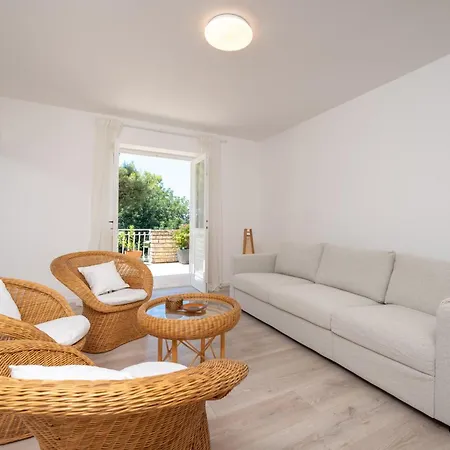 Beachfront Apartments Nincevic Apartment *
