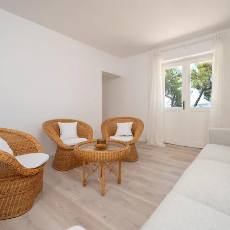 Apartment Beachfront Apartments Nincevic *