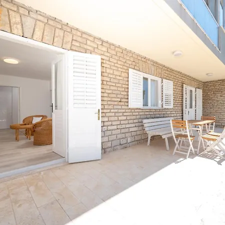 Beachfront Apartments Nincevic Apartment *