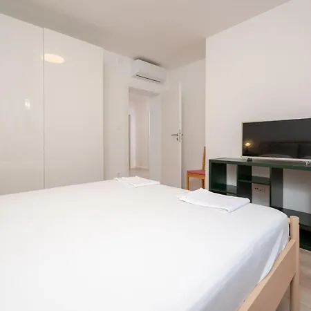 Beachfront Apartments Nincevic Apartment Trogir