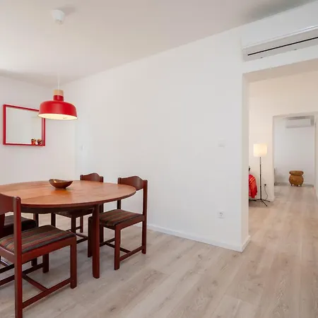 Apartment Beachfront Apartments Nincevic Trogir