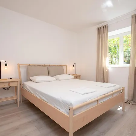 Beachfront Apartments Nincevic Trogir