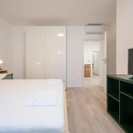 Beachfront Apartments Nincevic Apartment *