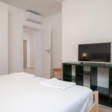 Apartment Beachfront Apartments Nincevic *