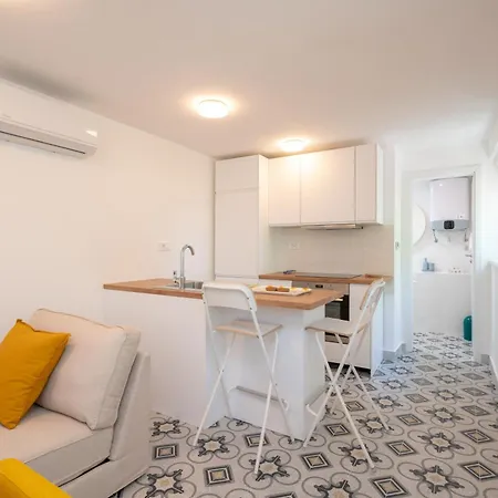 Apartment Beachfront Apartments Nincevic