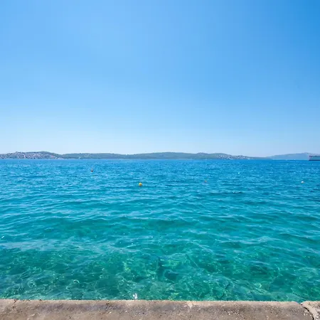Apartment Beachfront Apartments Nincevic