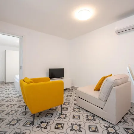 Beachfront Apartments Nincevic Apartment *