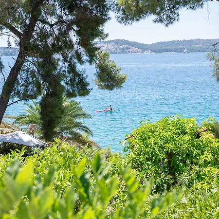 Apartment Beachfront Apartments Nincevic Trogir